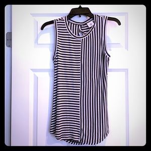 CABi Gray and White keyhole tank XS